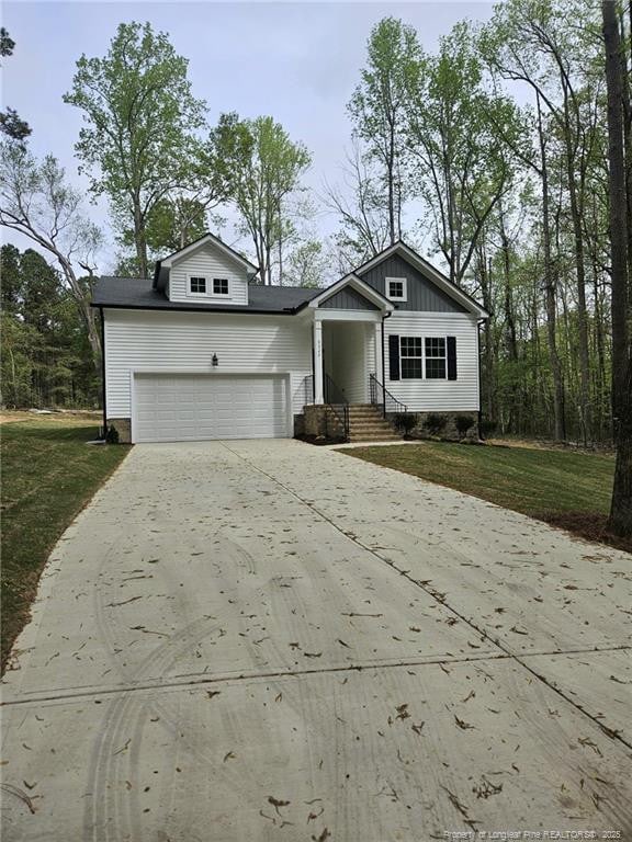 view of front facade featuring a front lawn, driveway, and a garage