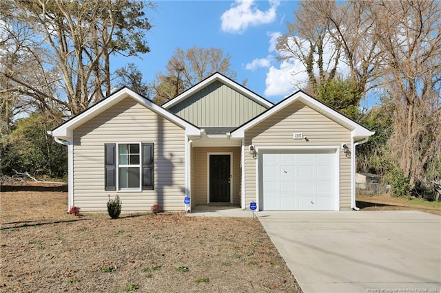 view of front facade featuring a garage