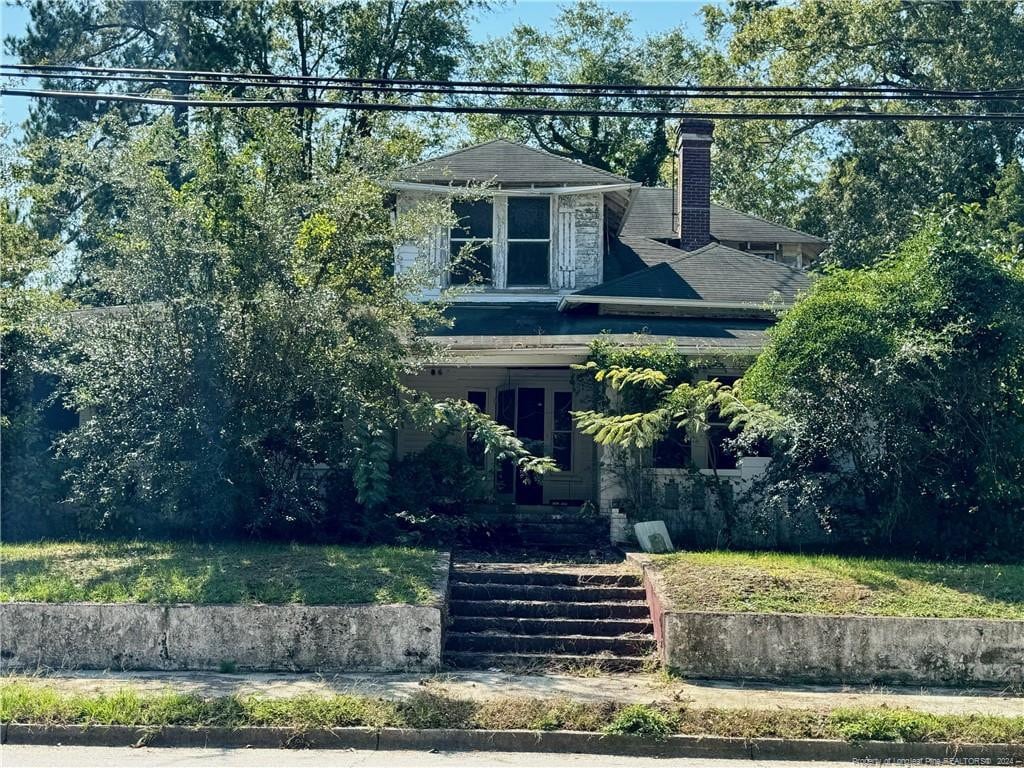 501 Iona St, Fairmont, NC 28340 - view of front of house with a chimney and a front yard