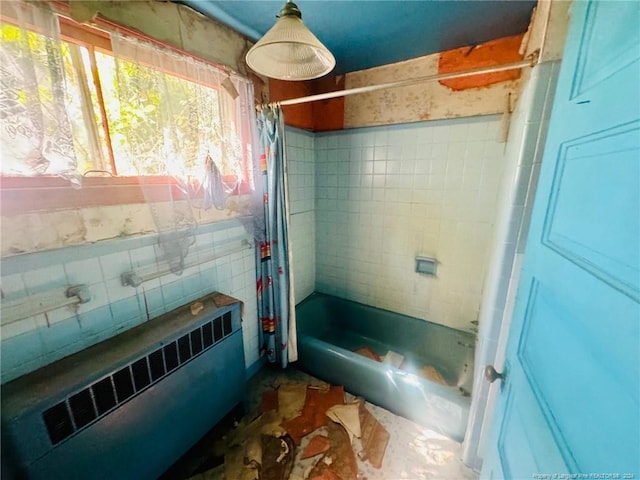 bathroom with tiled shower / bath and radiator heating unit