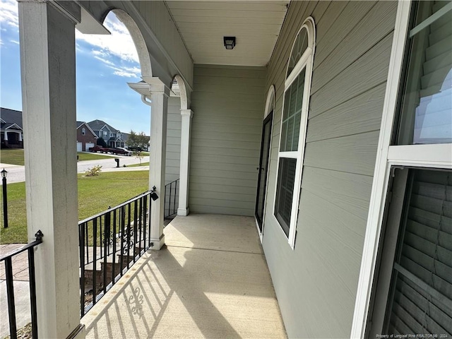 balcony featuring covered porch