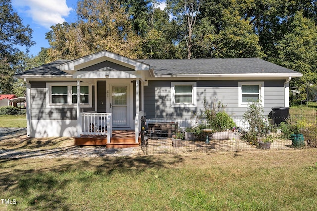 view of front facade with a front lawn and covered porch