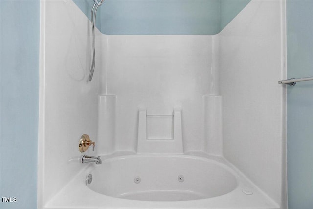 bathroom with washtub / shower combination