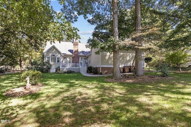 view of front of house featuring a deck and a front yard