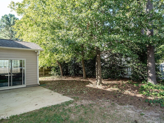 view of yard featuring a patio