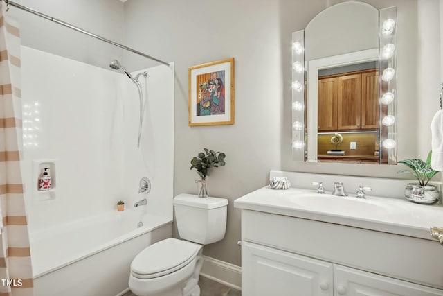 bathroom with baseboards, shower / bath combo with shower curtain, vanity, and toilet
