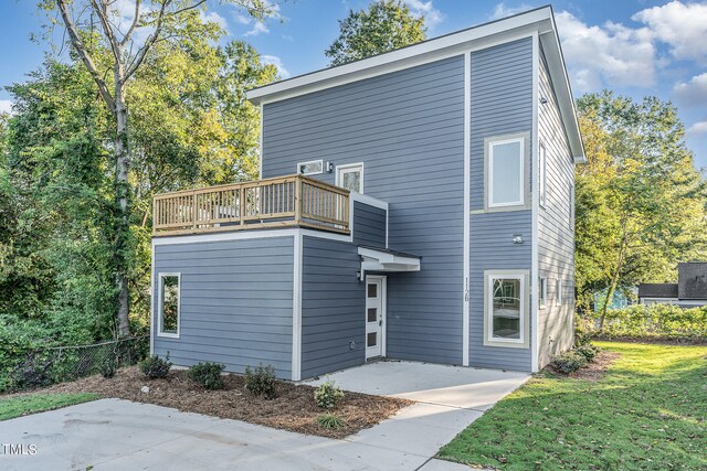 view of front of home featuring a balcony and a front lawn