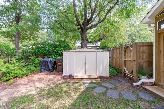 1209 Edgevale Rd, Durham, NC 27701 - view of yard with a storage shed