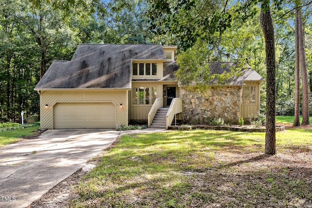 view of front of house with a front lawn