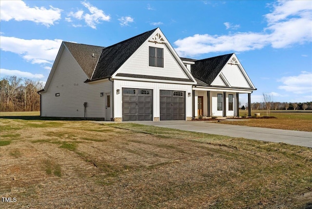 view of front of home featuring a front lawn