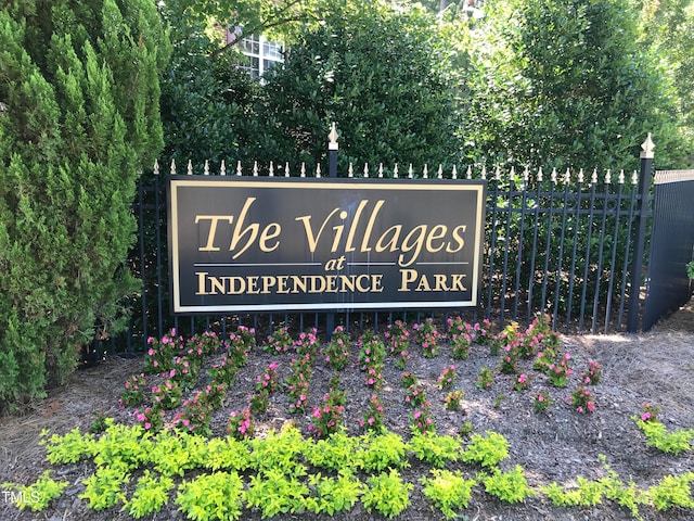 view of community / neighborhood sign