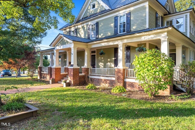 view of front of home featuring a front lawn and covered porch