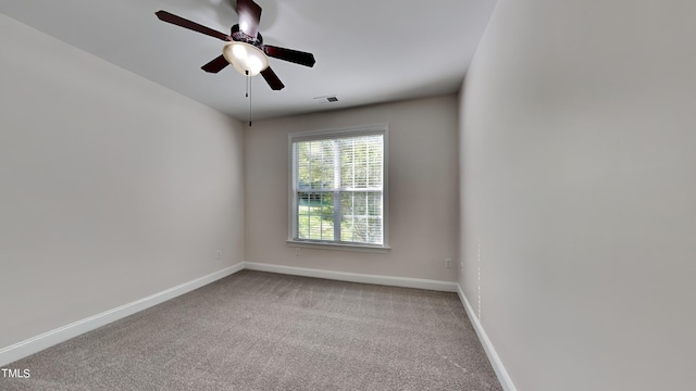 carpeted empty room featuring ceiling fan