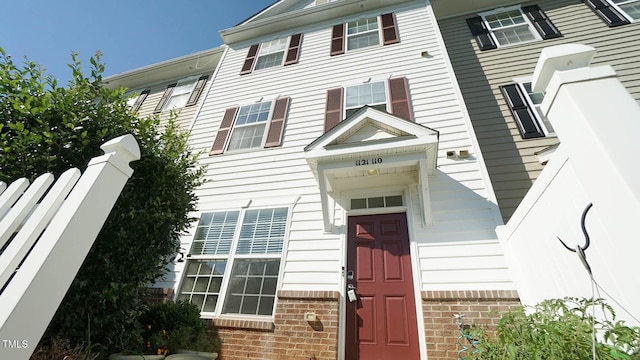 townhome / multi-family property featuring brick siding