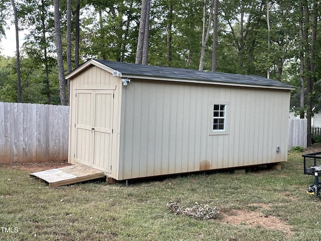 view of outdoor structure featuring a yard