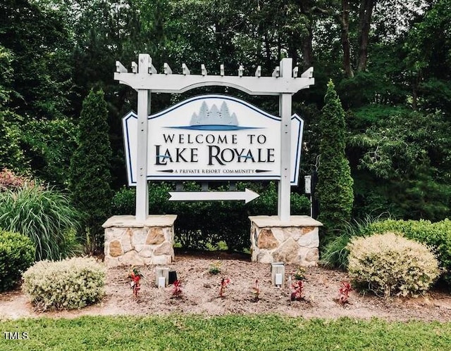 view of community / neighborhood sign