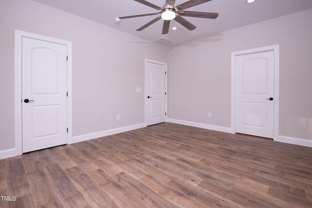 spare room with dark wood-type flooring and ceiling fan