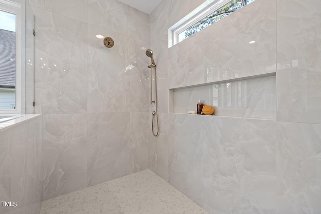 bathroom featuring a tile shower