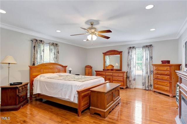 bedroom featuring crown molding, light hardwood / wood-style floors, and ceiling fan