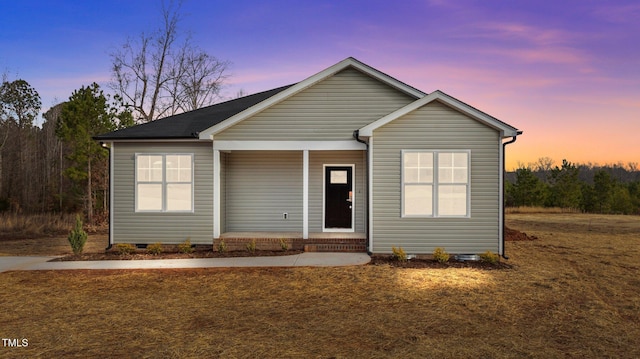 view of front of property featuring crawl space and a front yard