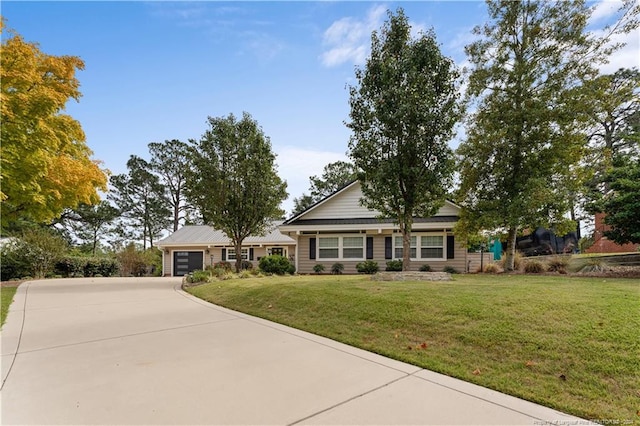 view of front of house featuring a front yard and a garage