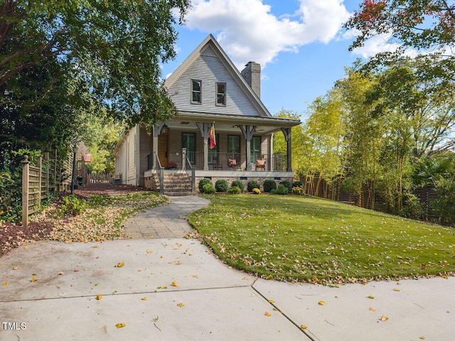 view of front of property featuring a porch and a front yard