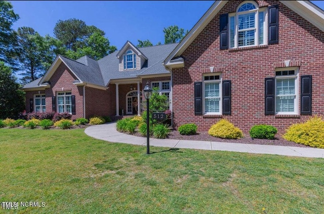 view of front of home featuring a front lawn