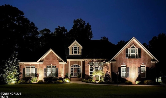 view of front facade with a lawn