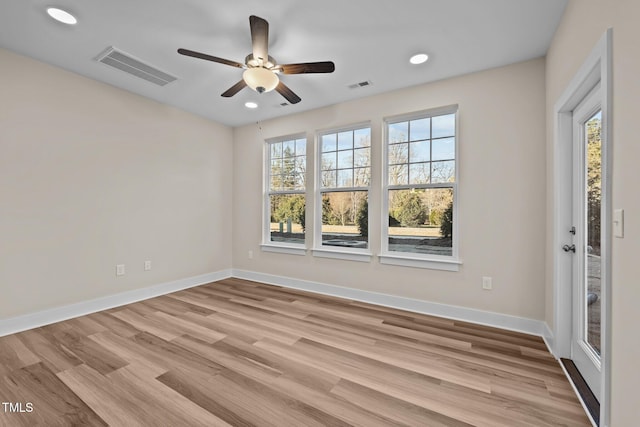 empty room featuring light hardwood / wood-style floors and ceiling fan