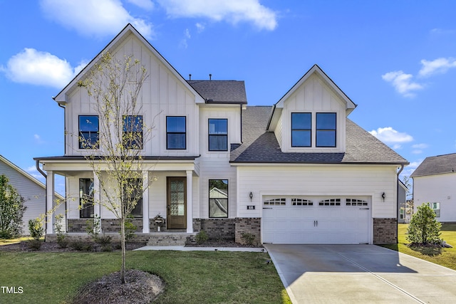 view of front of house featuring a front lawn and a garage