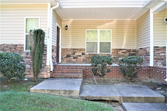 doorway to property with covered porch