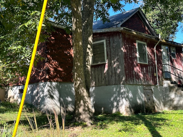 view of side of home featuring a lawn