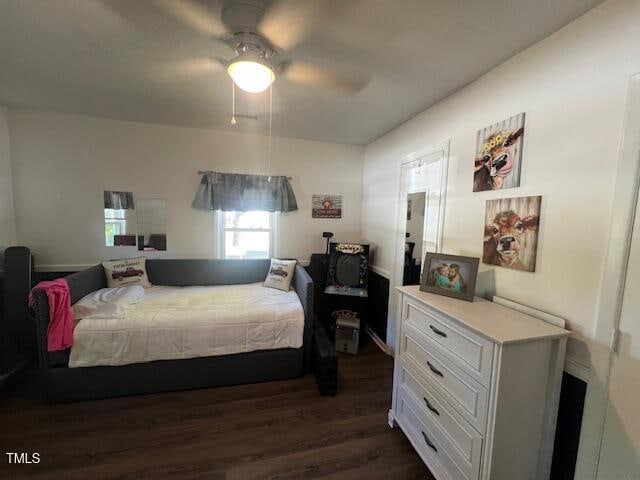 bedroom featuring dark wood-type flooring and ceiling fan