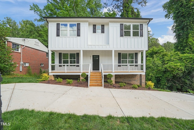 view of front facade with covered porch