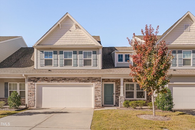 view of front of home featuring a front yard and a garage