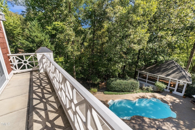 view of swimming pool