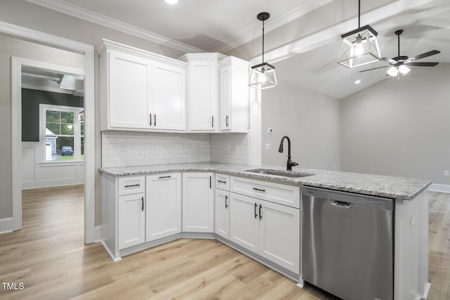 kitchen with a ceiling fan, light wood-style flooring, stainless steel dishwasher, a sink, and a peninsula