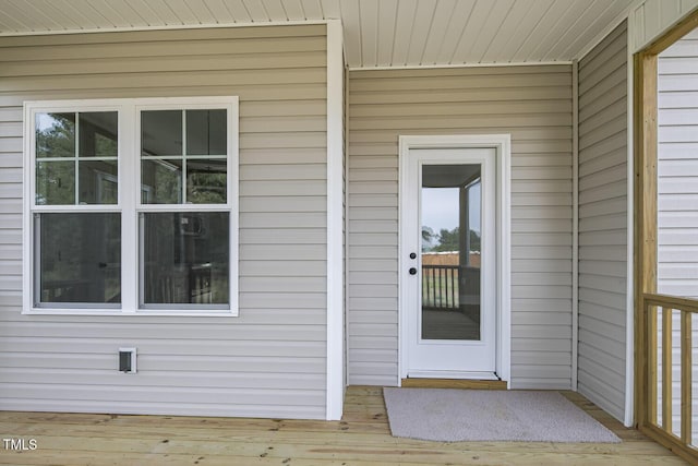 property entrance featuring a wooden deck