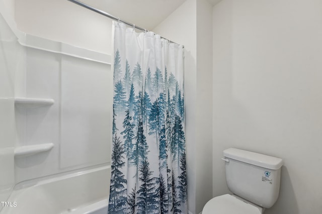 bathroom with toilet and shower / bath combo with shower curtain