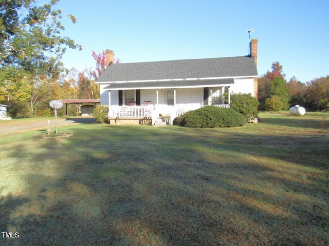 single story home with a front lawn