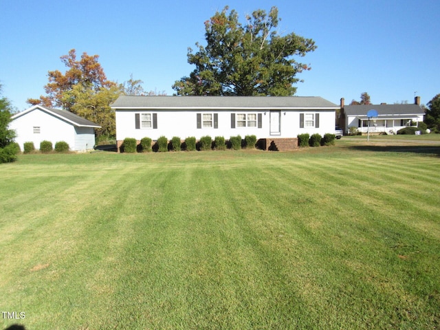 single story home featuring a front lawn