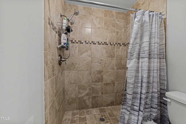 bathroom featuring curtained shower and toilet