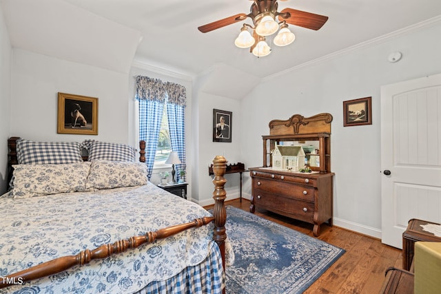 bedroom featuring light hardwood / wood-style floors, ornamental molding, and ceiling fan