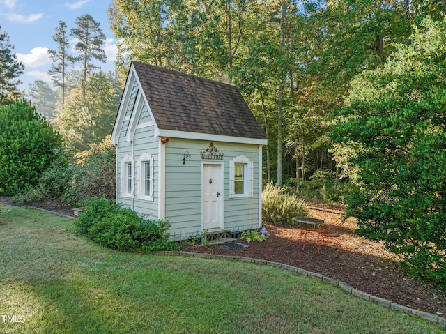 view of outbuilding featuring a lawn