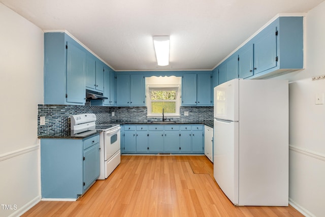 kitchen featuring blue cabinetry, sink, light hardwood / wood-style floors, and white appliances