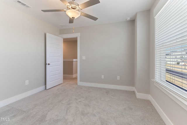 carpeted empty room featuring ceiling fan