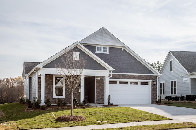 view of front of property featuring a front lawn and a garage