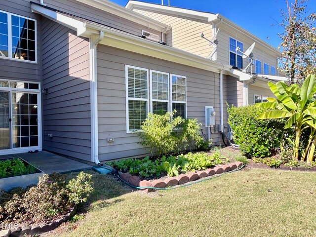 view of side of property with a lawn