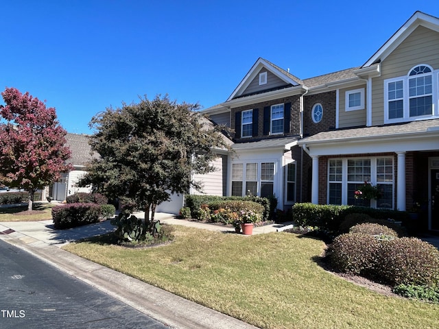 view of front facade featuring a front yard