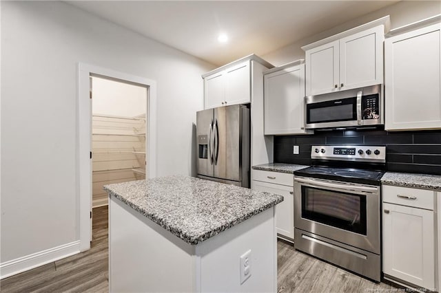 400 Jax Ct, Fayetteville, NC 28312 - kitchen featuring stainless steel appliances, light wood finished floors, decorative backsplash, white cabinets, and recessed lighting